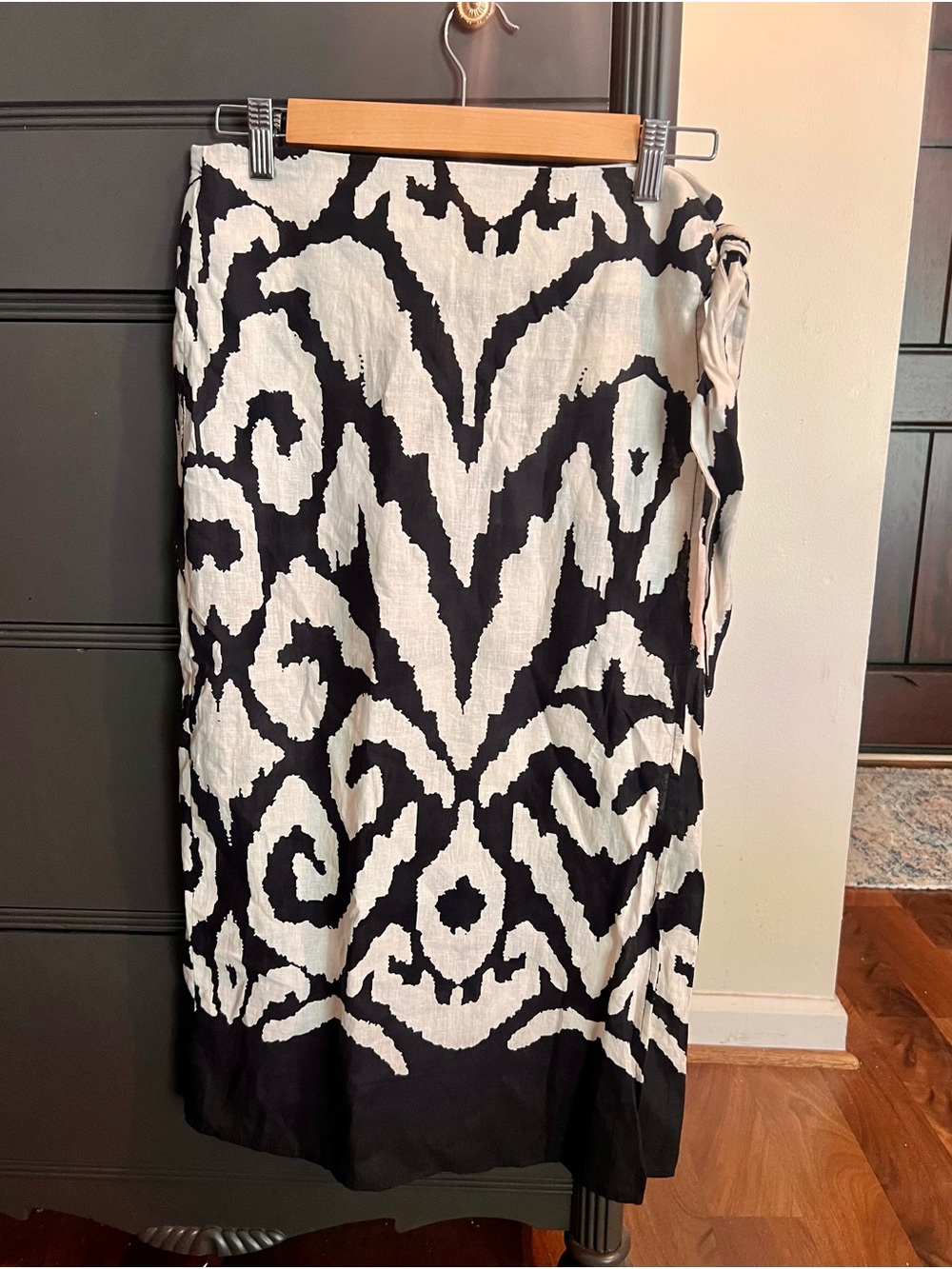 NWT SZ S Rachel Zoe Black and Cream Maxi Wrap Skirt